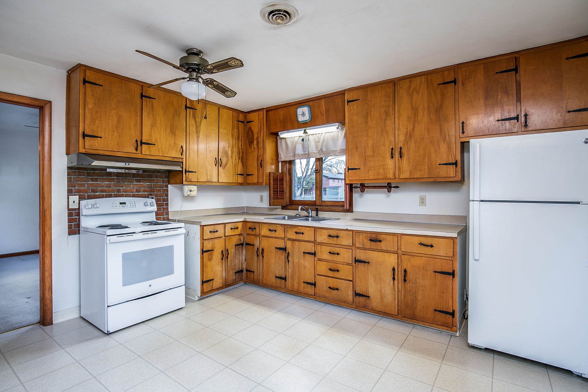 2402 Larkspur Dr, Johnson City, TN 37604 HomeSelfies