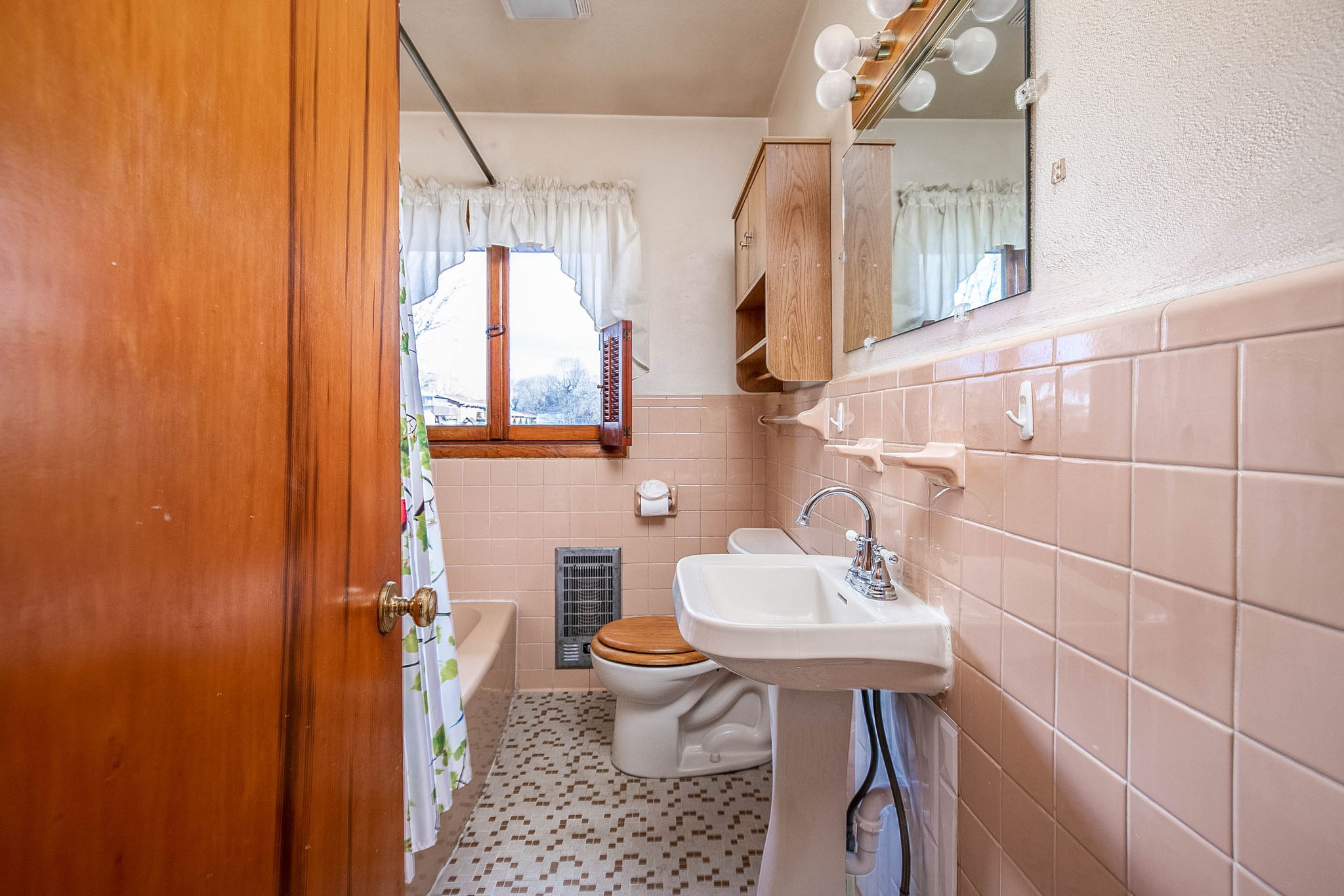 2402 Larkspur Dr, Johnson City, TN 37604 HomeSelfies