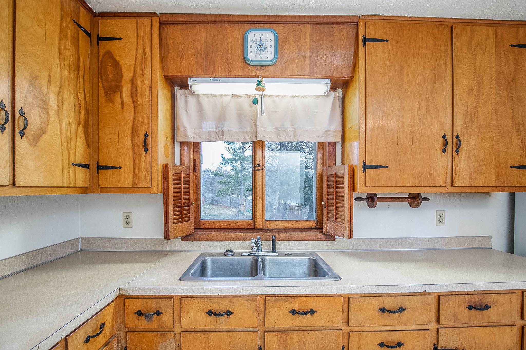 2402 Larkspur Dr, Johnson City, TN 37604 HomeSelfies