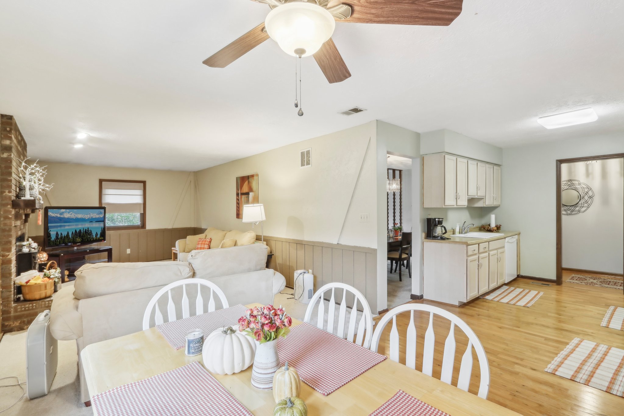 Postmaster Ln-031.jpg