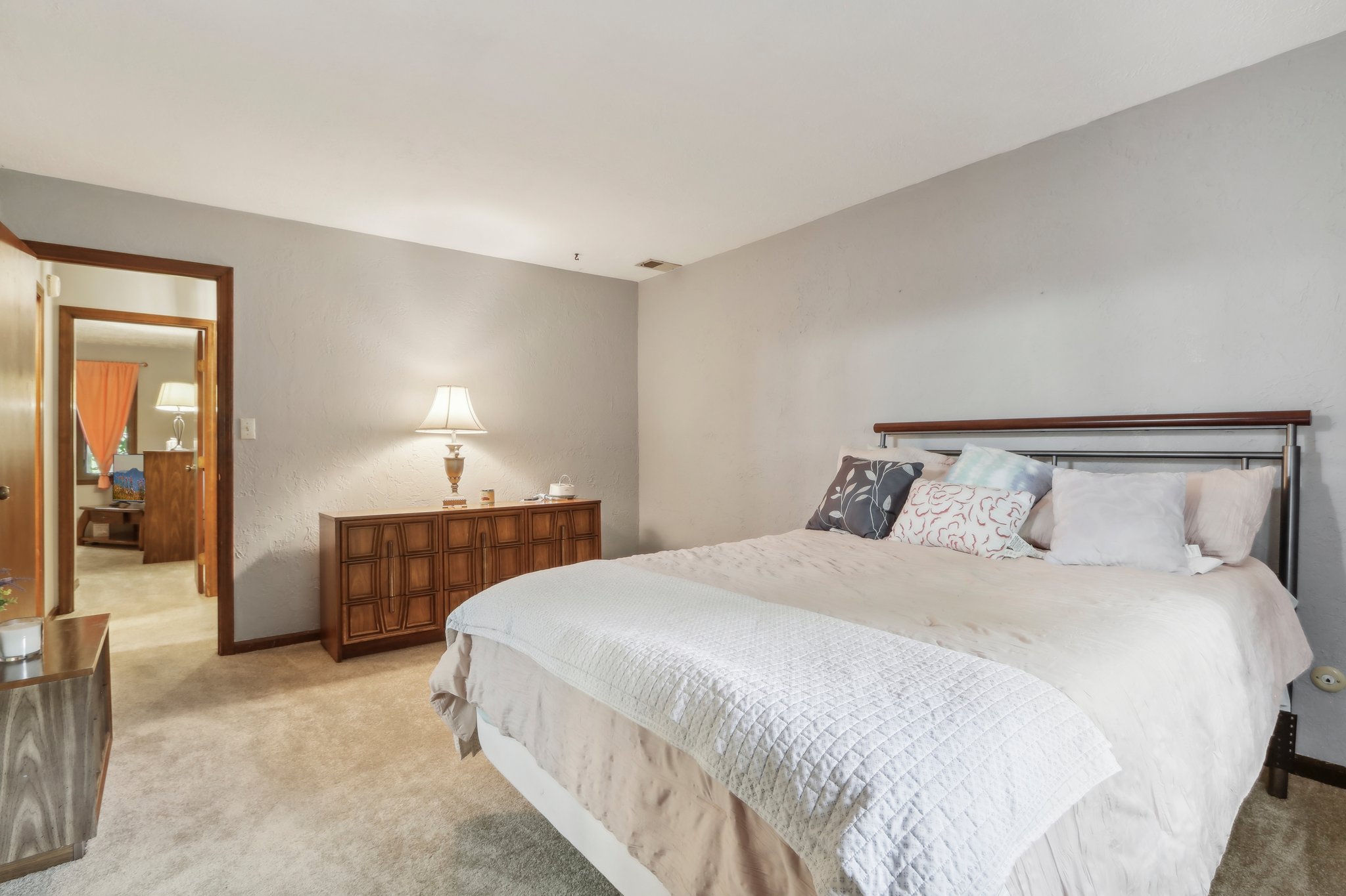 Postmaster Ln-050.jpg