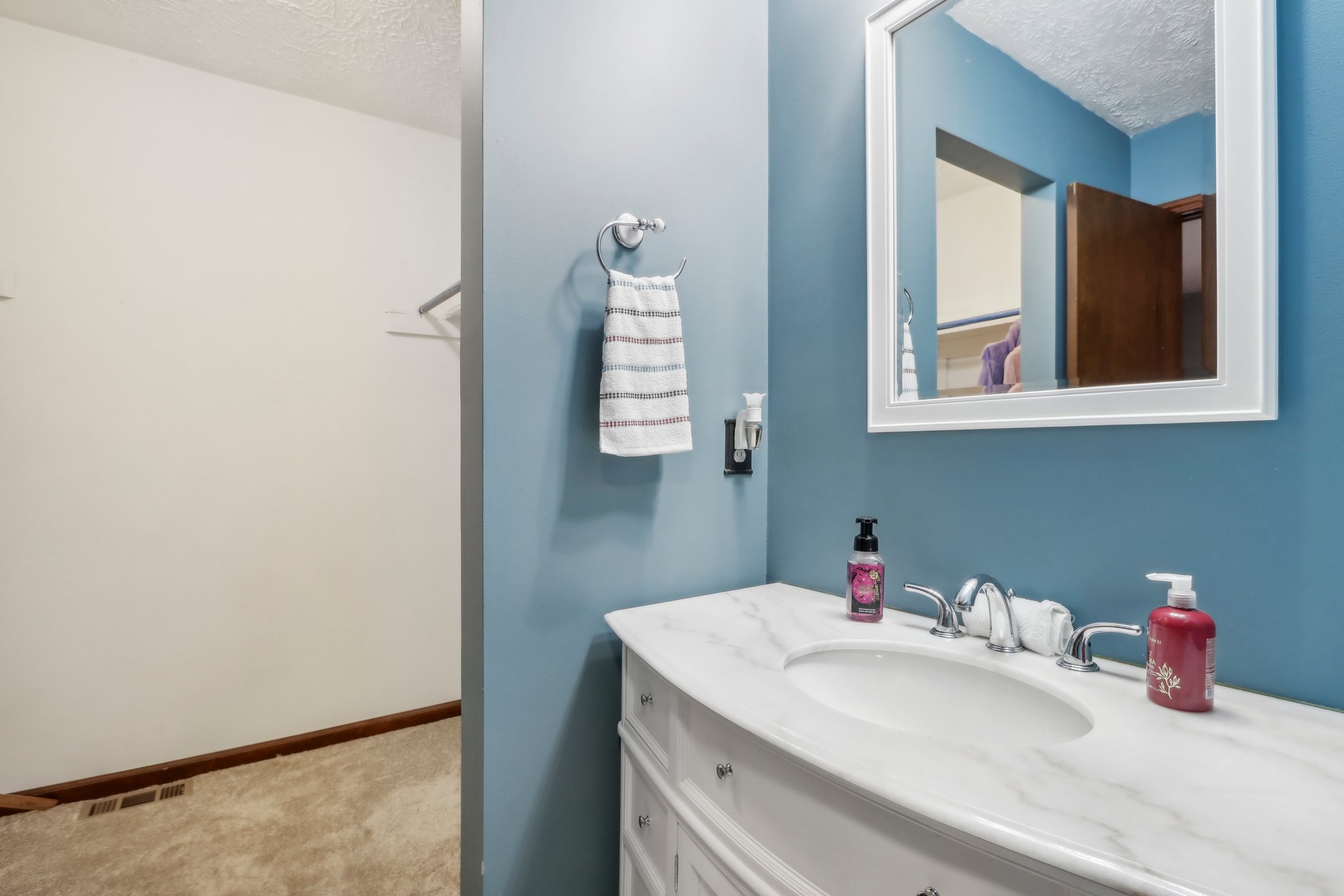 Postmaster Ln-053.jpg