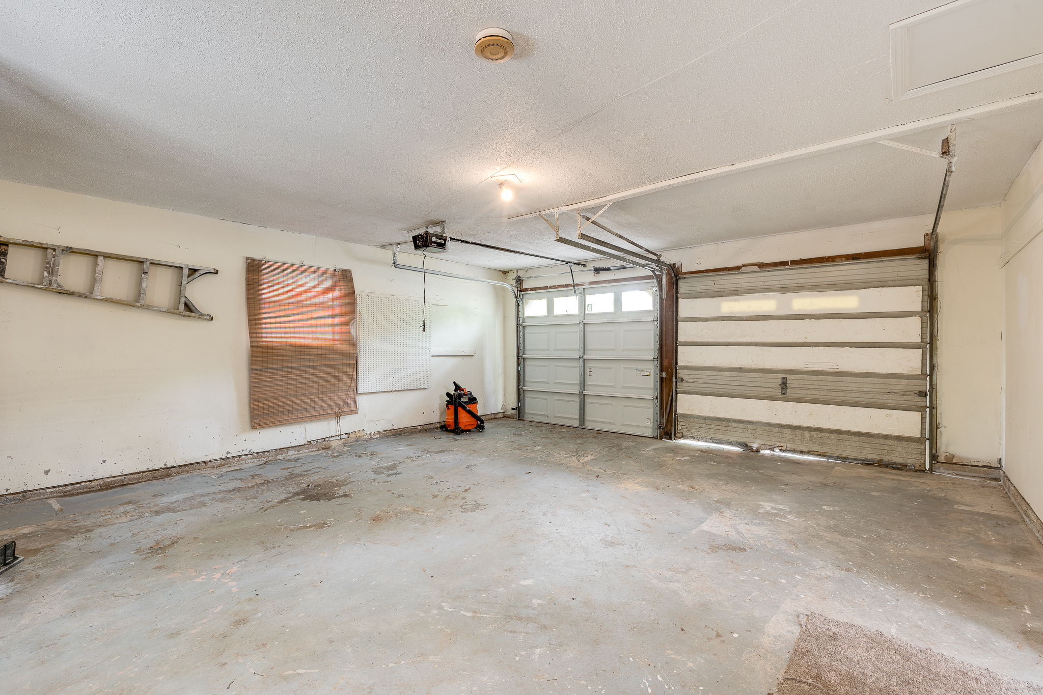 2 (25 of 26) Garage