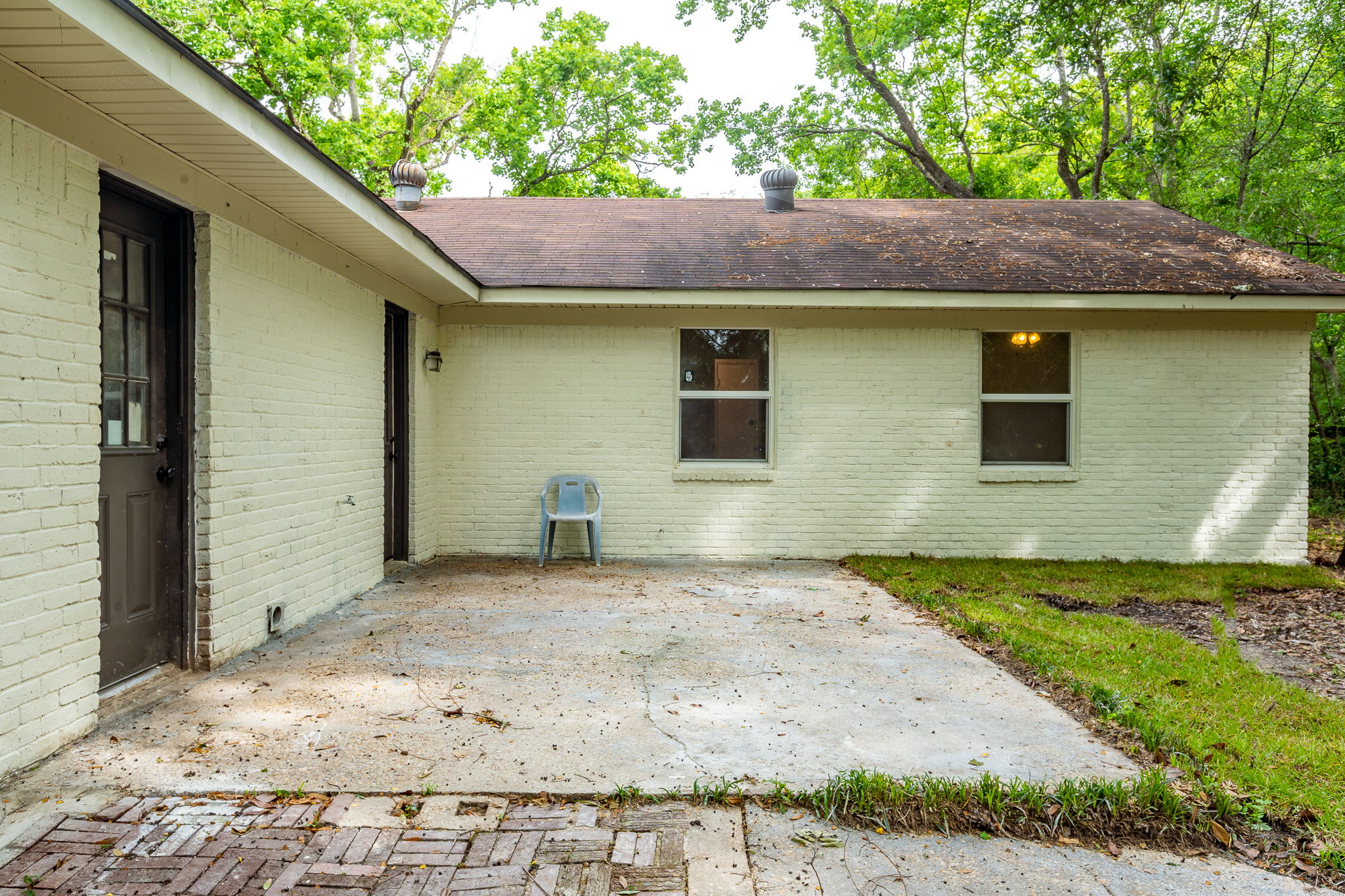 3  Exterior (2 of 5)