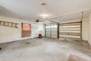 2 (25 of 26) Garage
