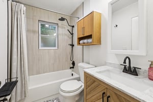 W Stroud Ave unit b-S0407-025.jpg