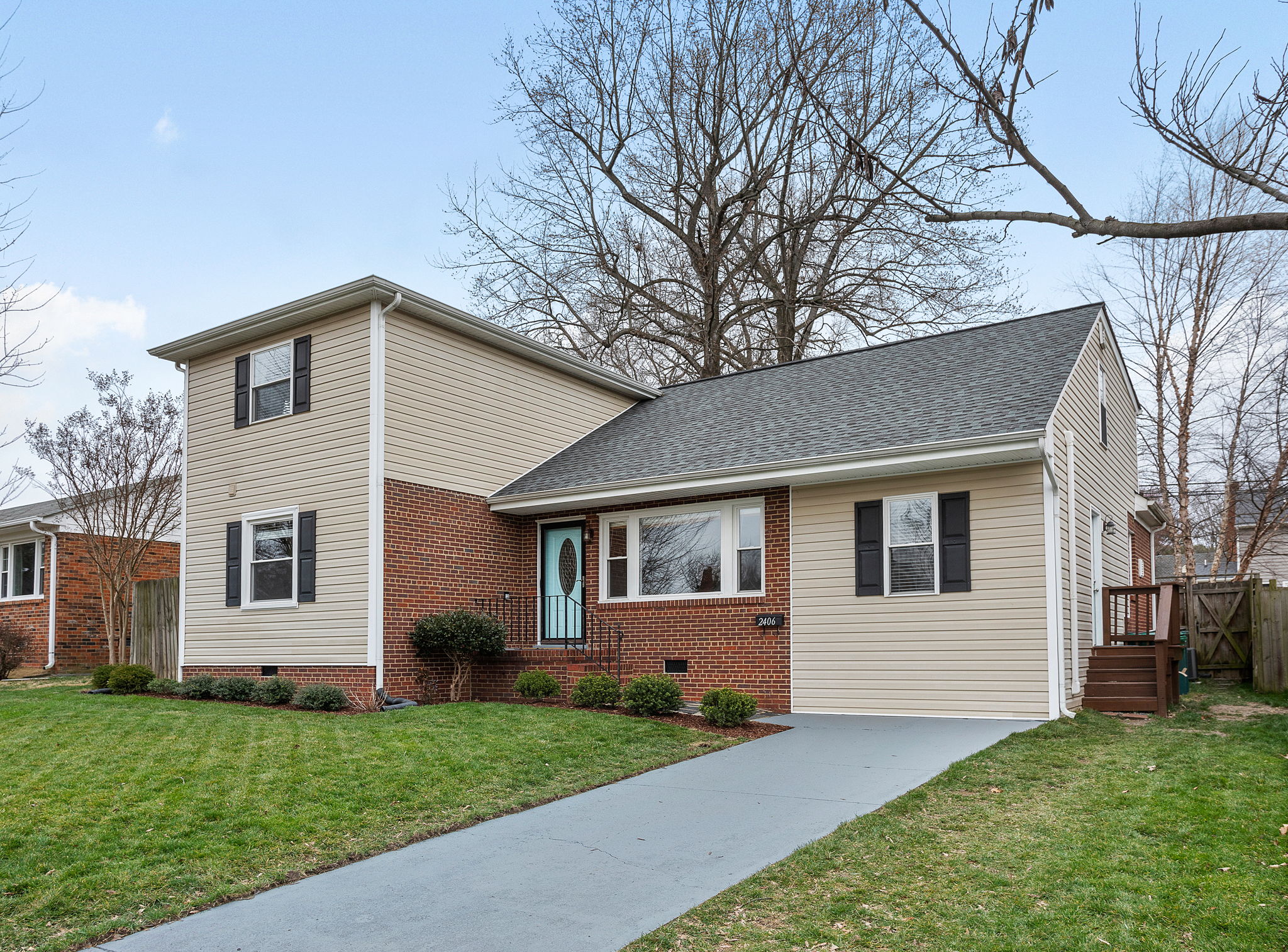 01-Exterior Front