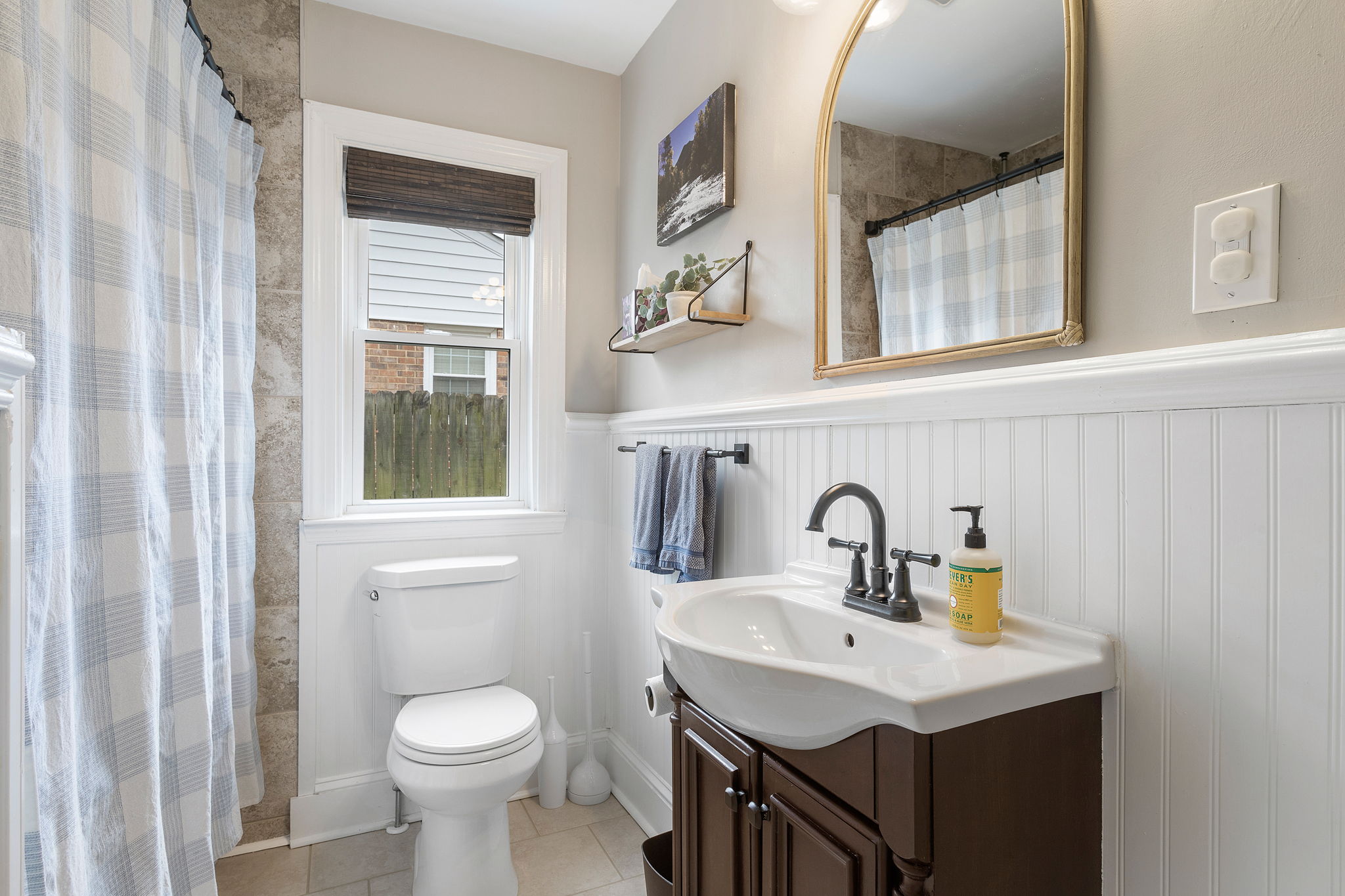 20-Hall Bath