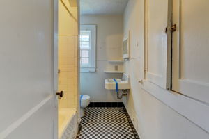 Apartment B Bathroom