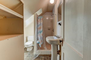 Apartment A Bathroom