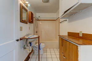 Apartment C Bathroom
