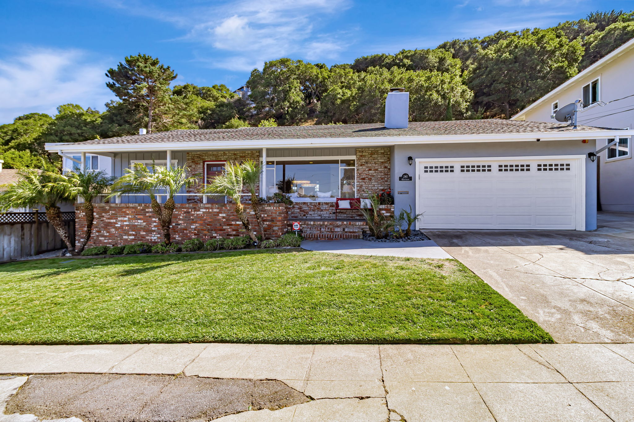 001_241 42nd Ave