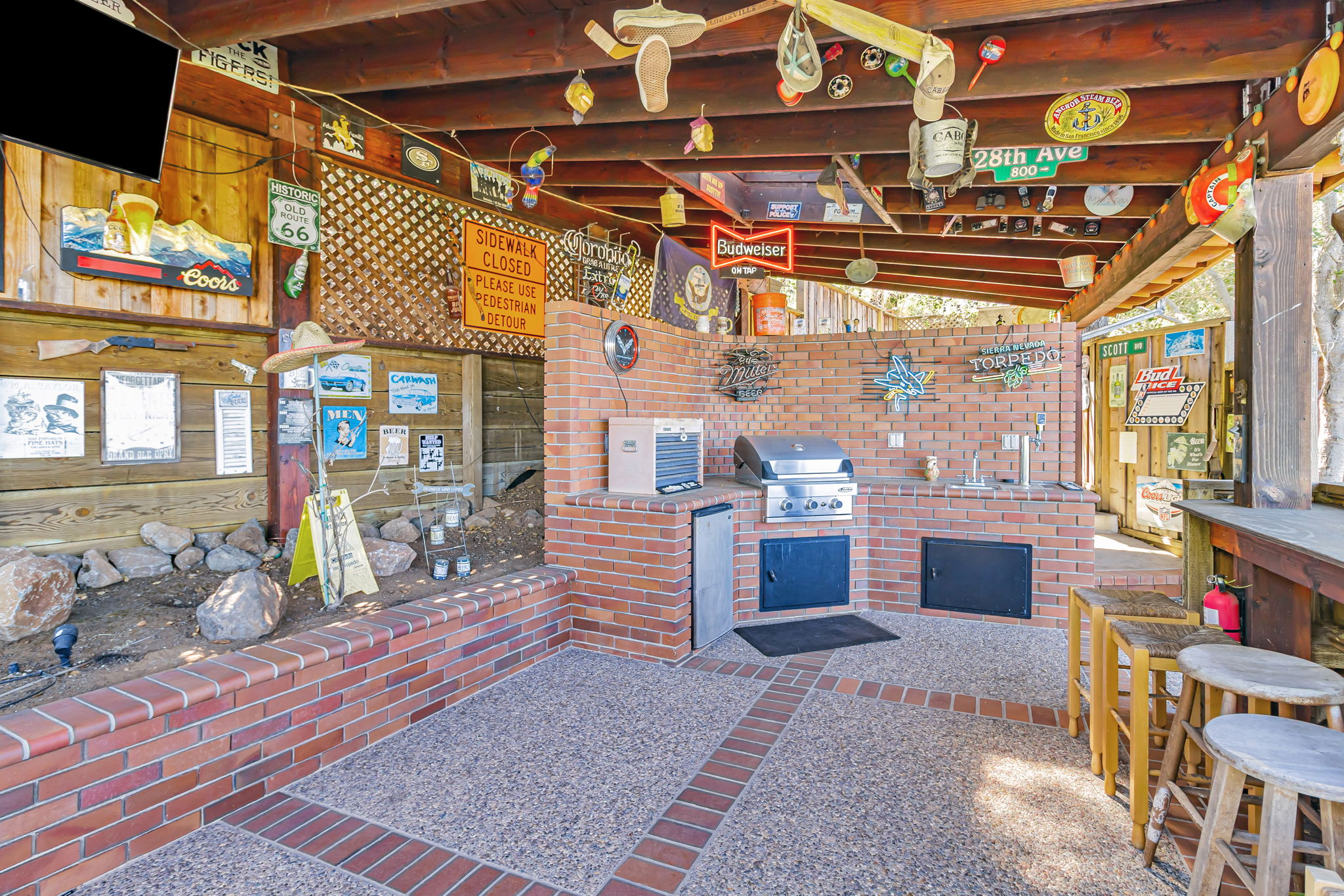 049_241 42nd Ave