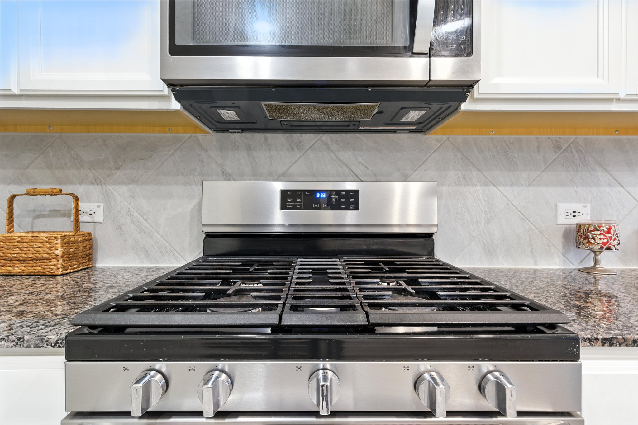 This 5 burner gas stove and built in microwave compliments this awesome kitchen.