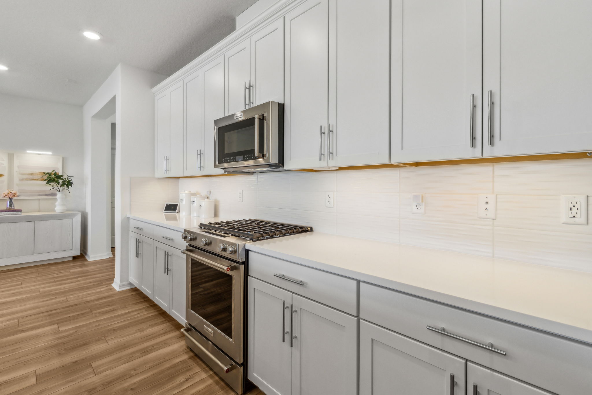 ... 42" white Shaker soft close cabinets ...
