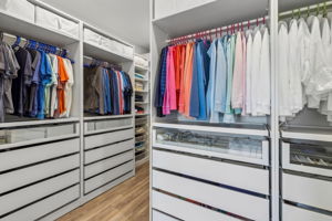 Although, the showstopper is the CLOSET!