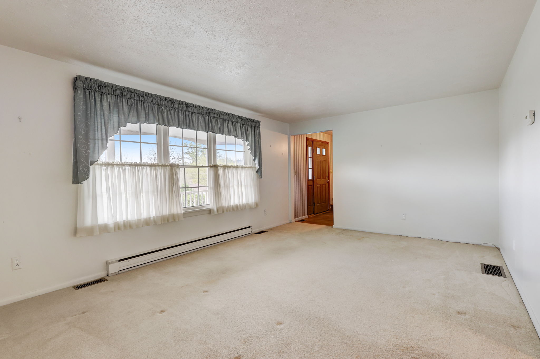 Hazelwood Dr-010