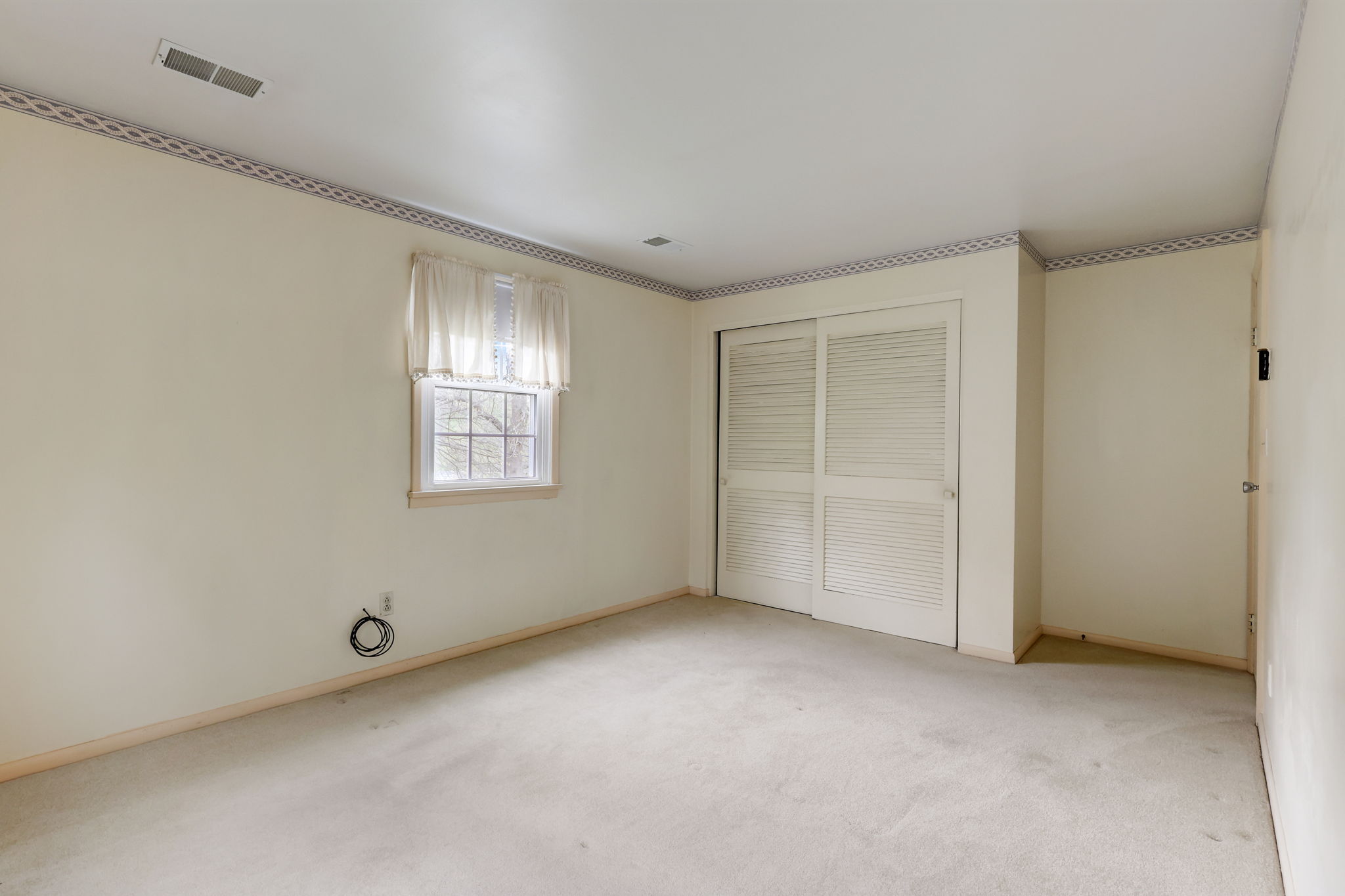 Hazelwood Dr-025