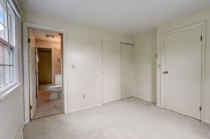Hazelwood Dr-021