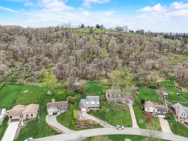 Hazelwood Dr-044