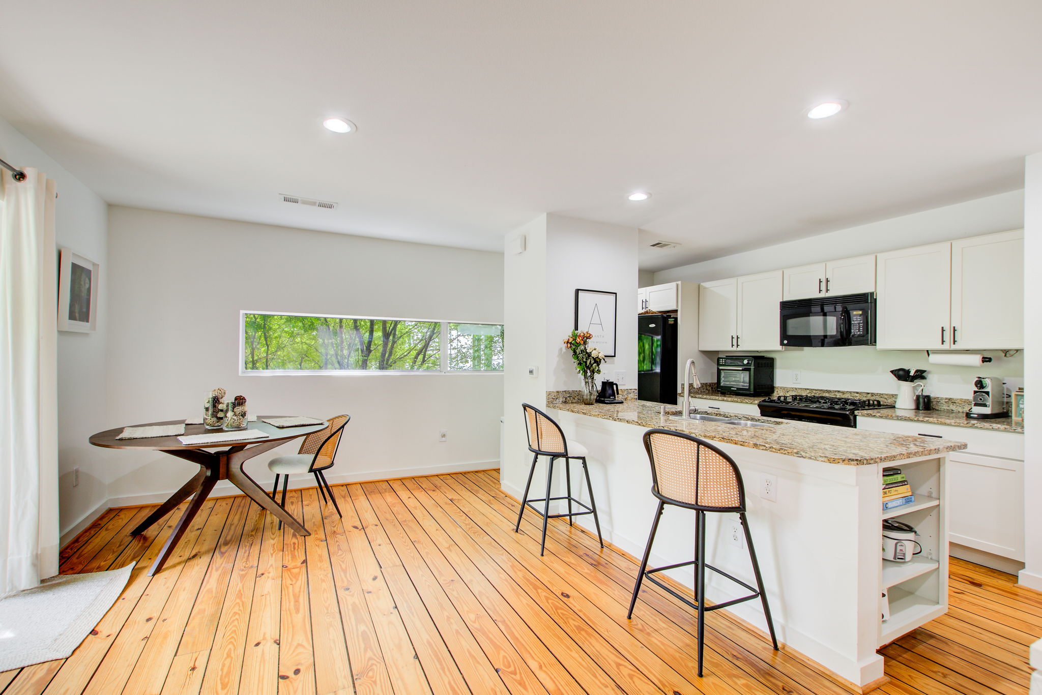13 Breakfast Area Kitchen Split