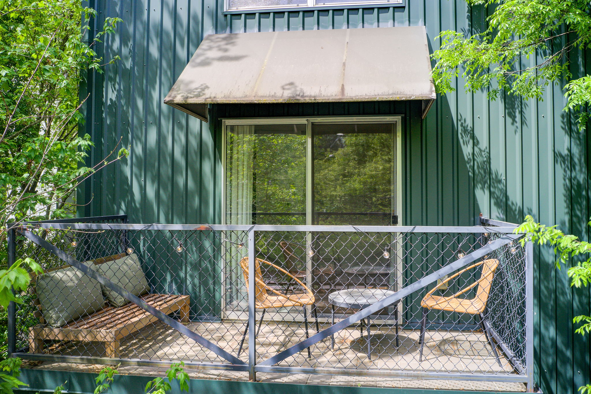 18 Aerial Exterior Balcony Detail