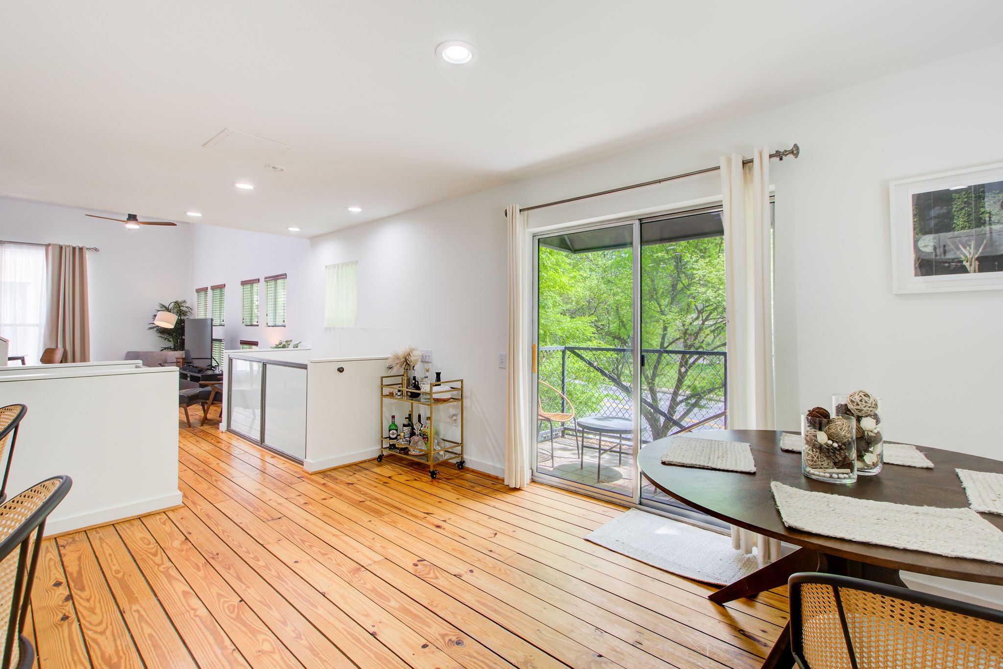 20 Breakfast Area w Living Room View