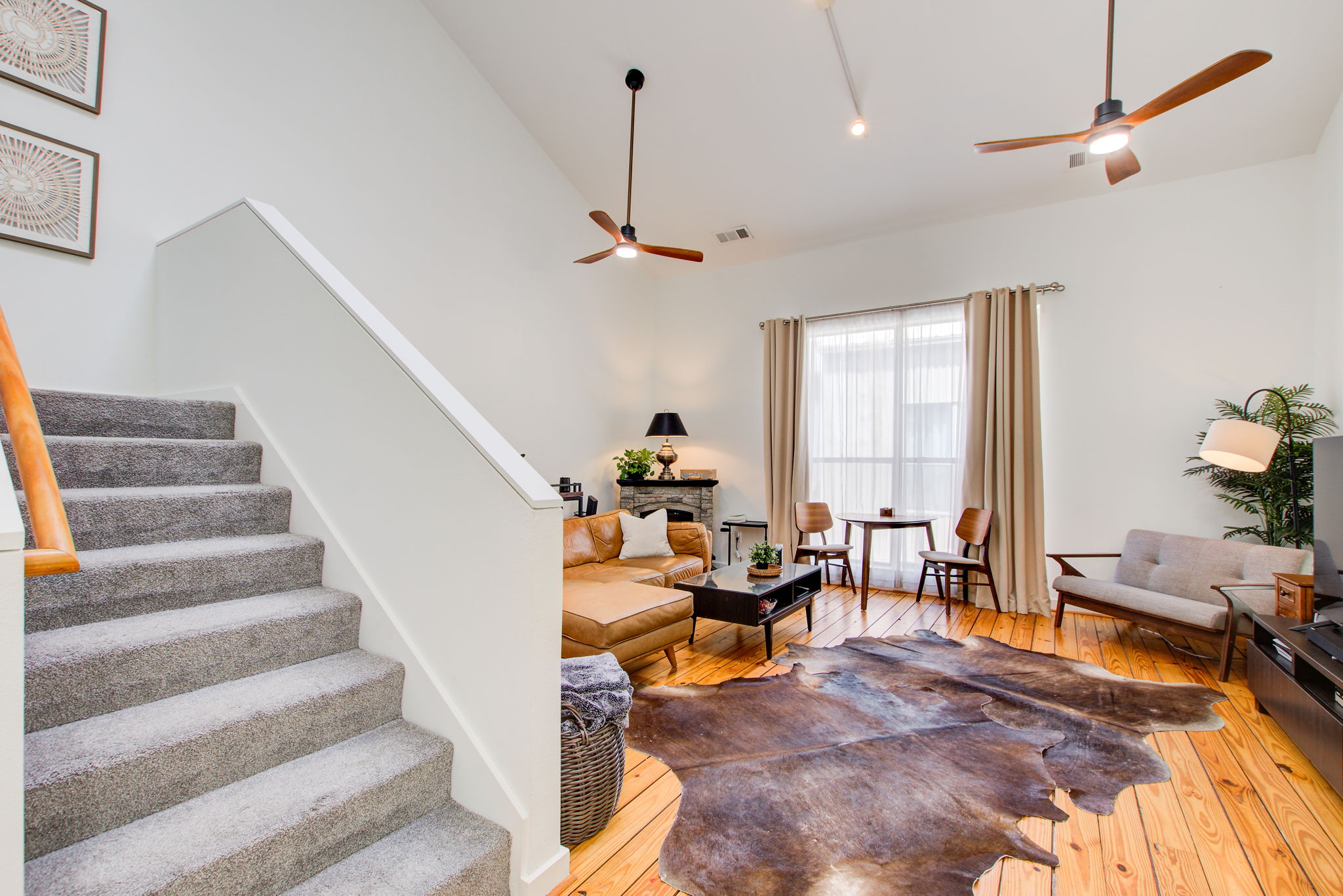 26 Living Room F w Main BR Access