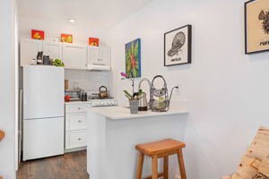 28 - Guest Suite - Kitchen