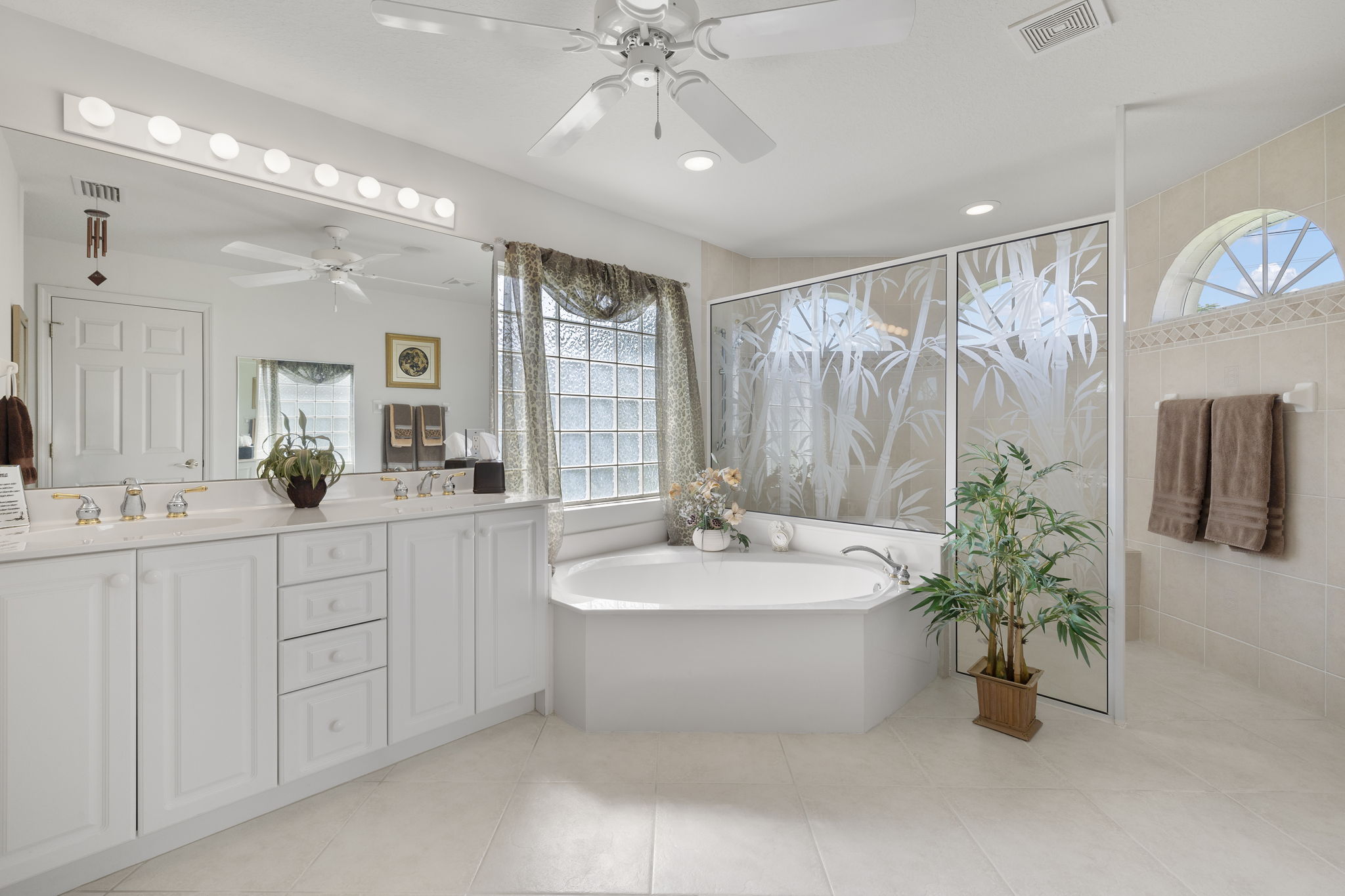 Primary Bathroom (2)