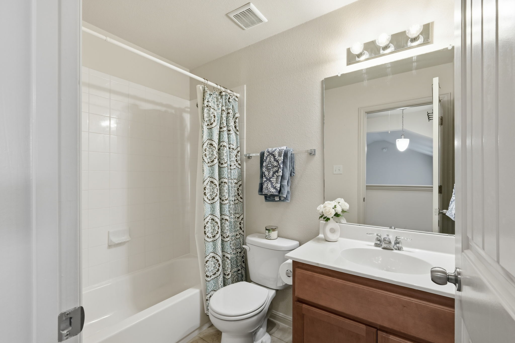 Hall Bathroom Upstairs