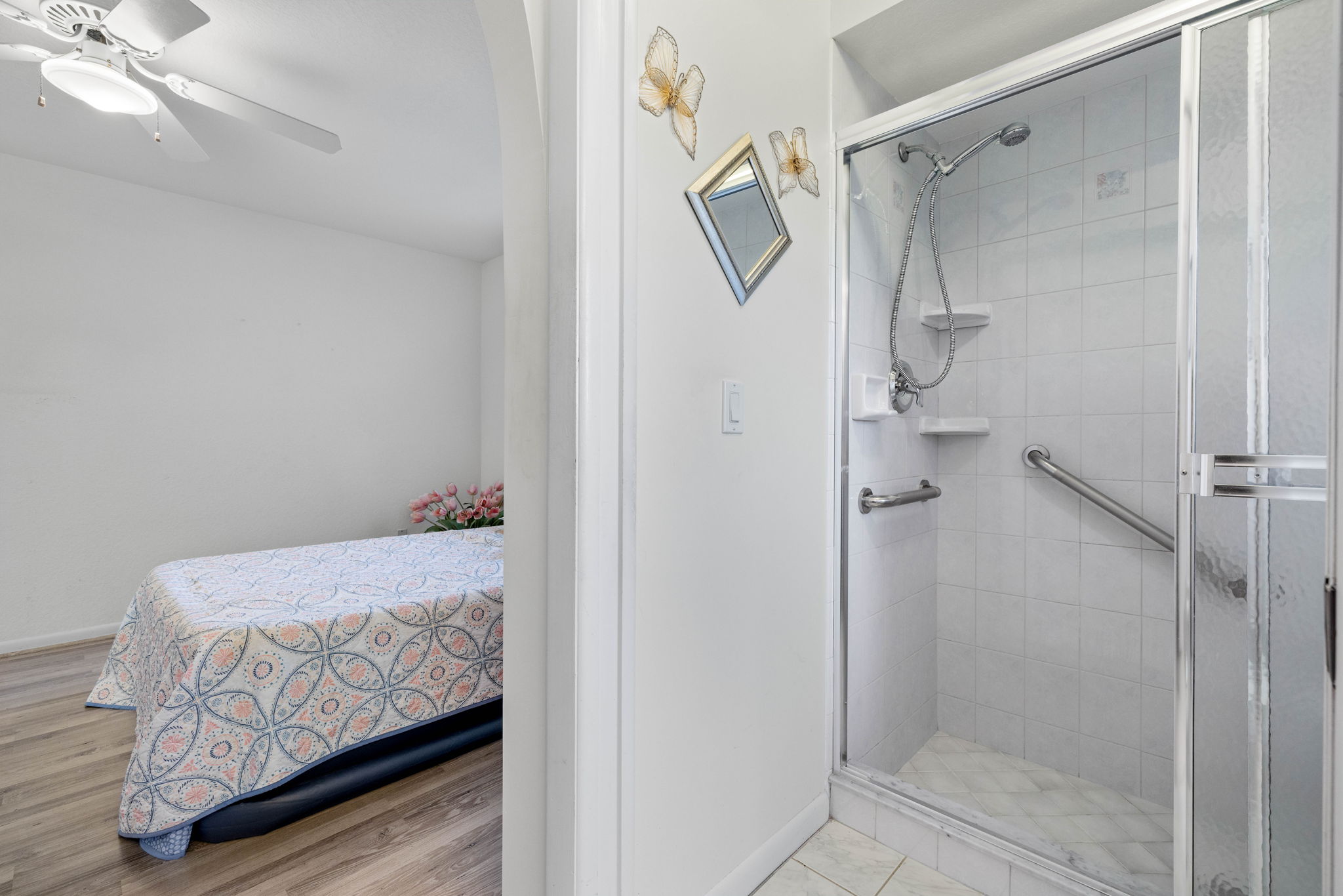 Primary Bathroom (3)