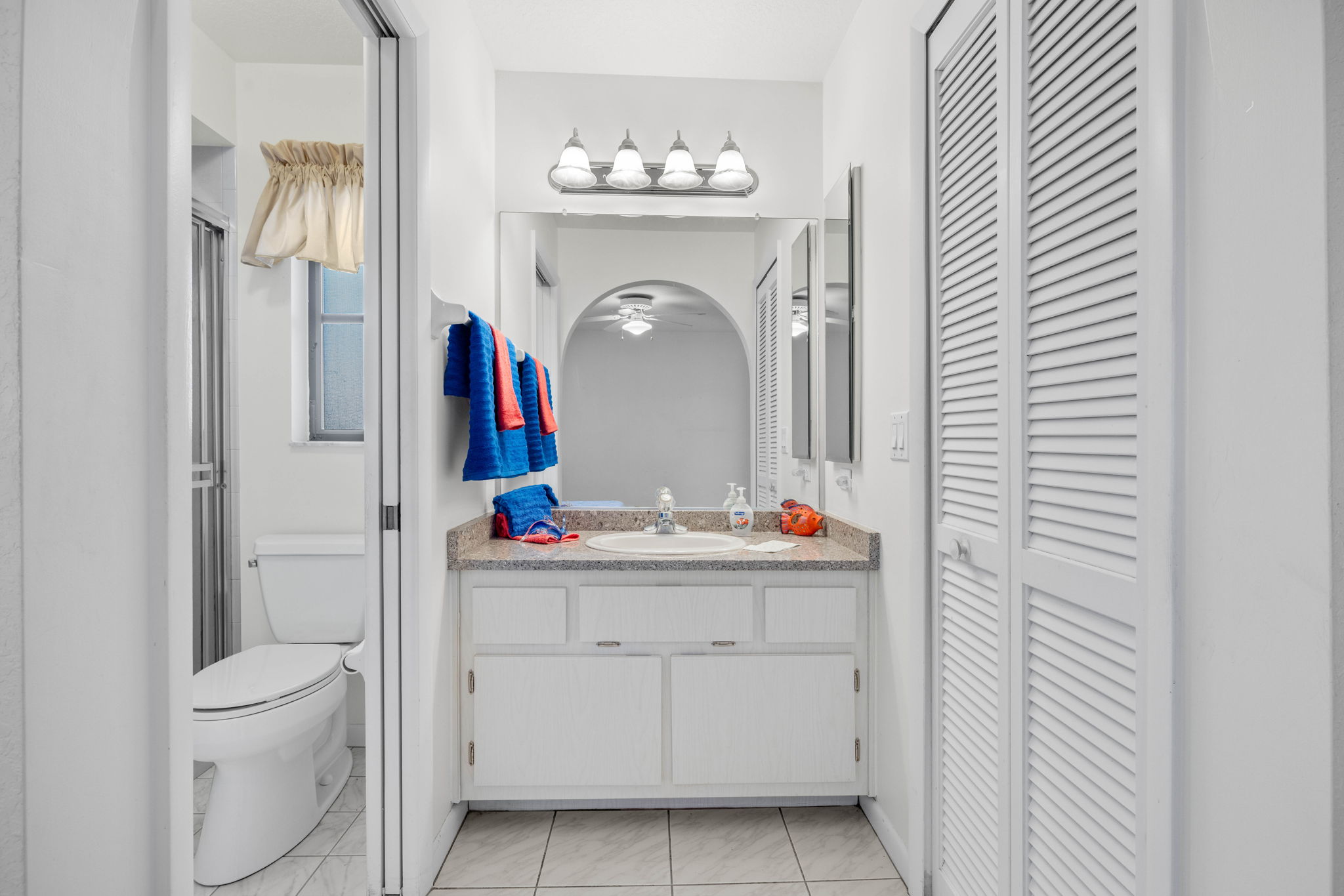 Primary Bathroom (2)