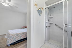 Primary Bathroom (3)