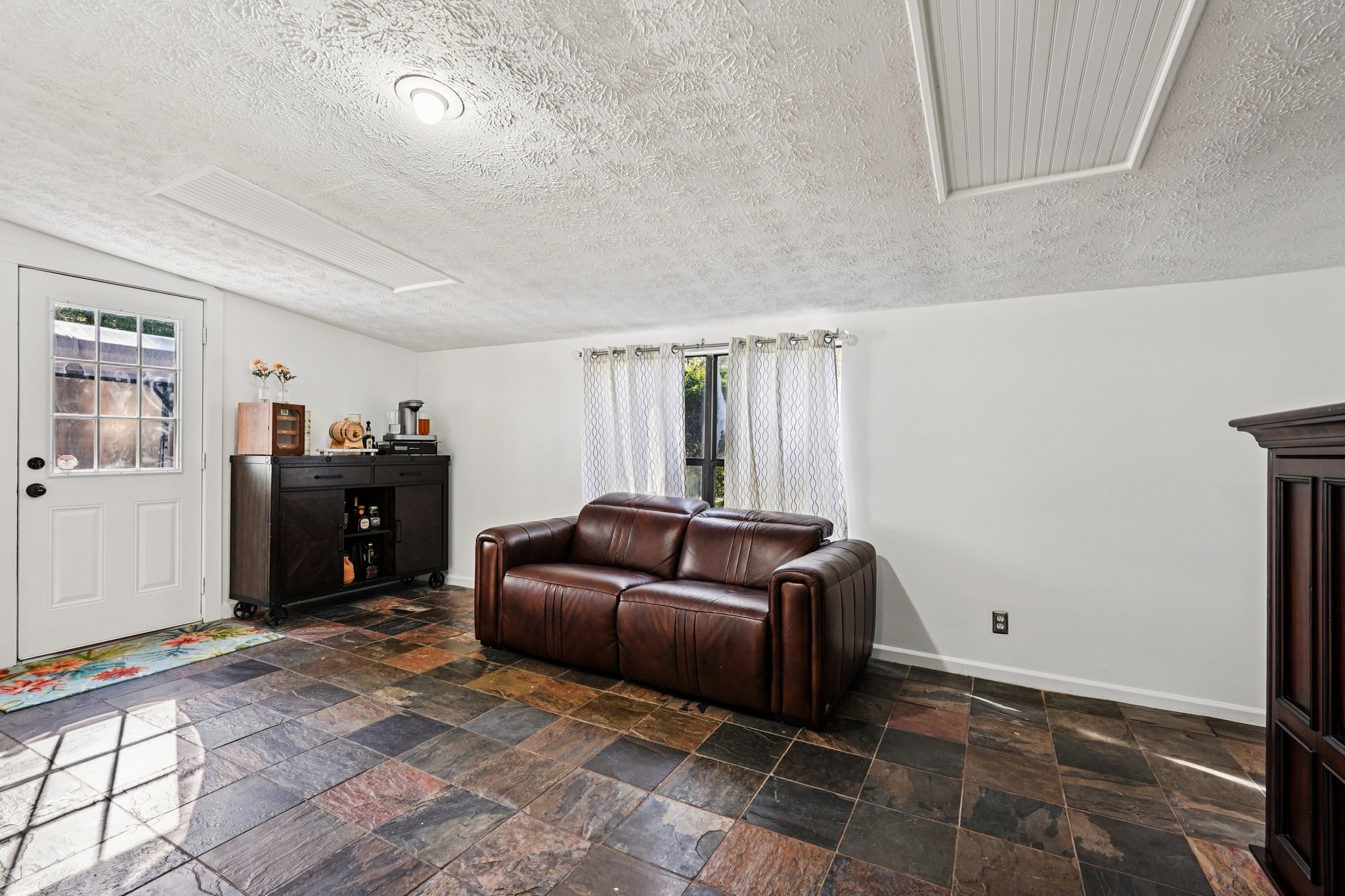 Hidden Hills Dr-S0511-015.jpg