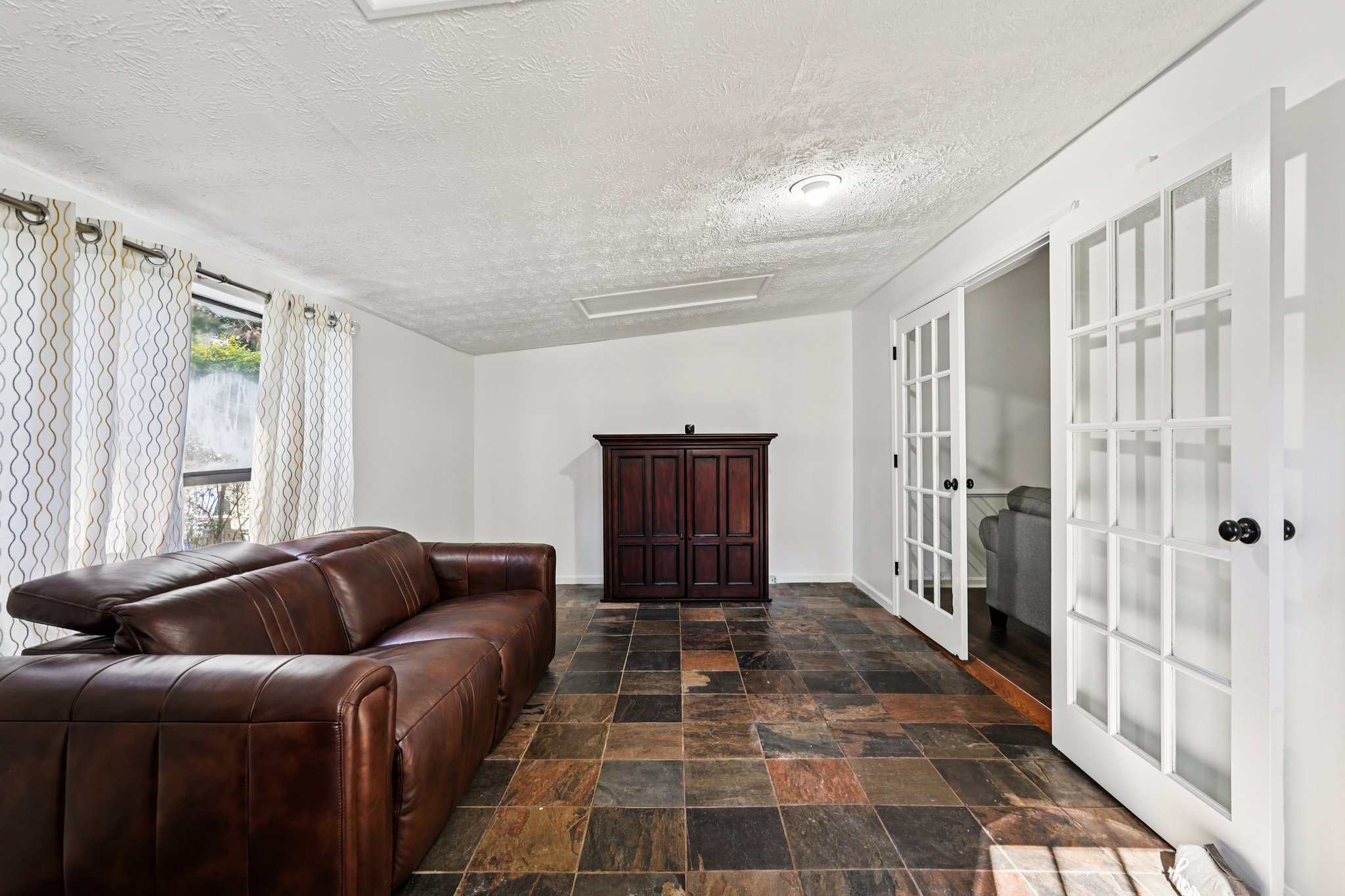 Hidden Hills Dr-S0511-018.jpg