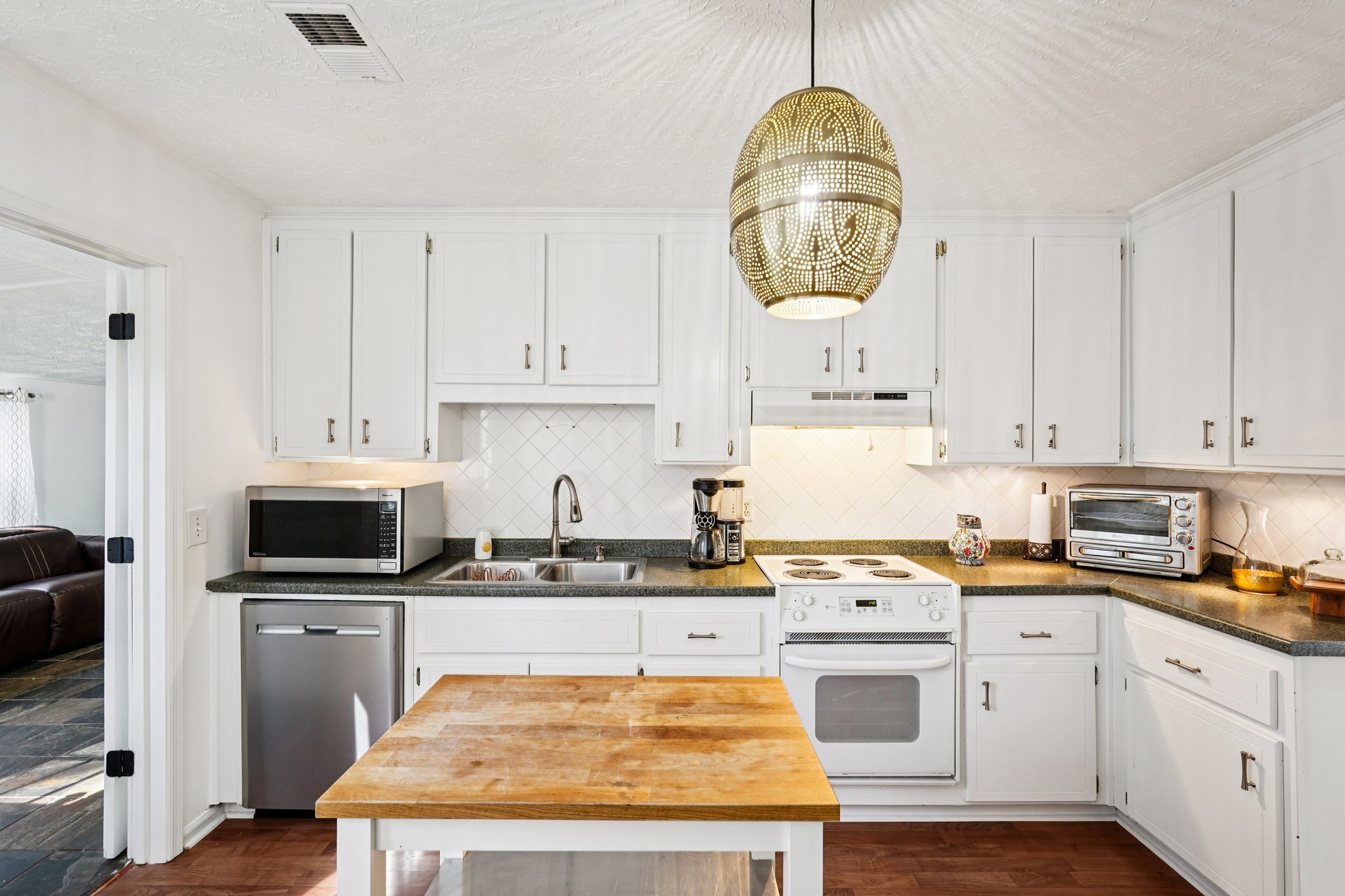 Hidden Hills Dr-S0511-025.jpg