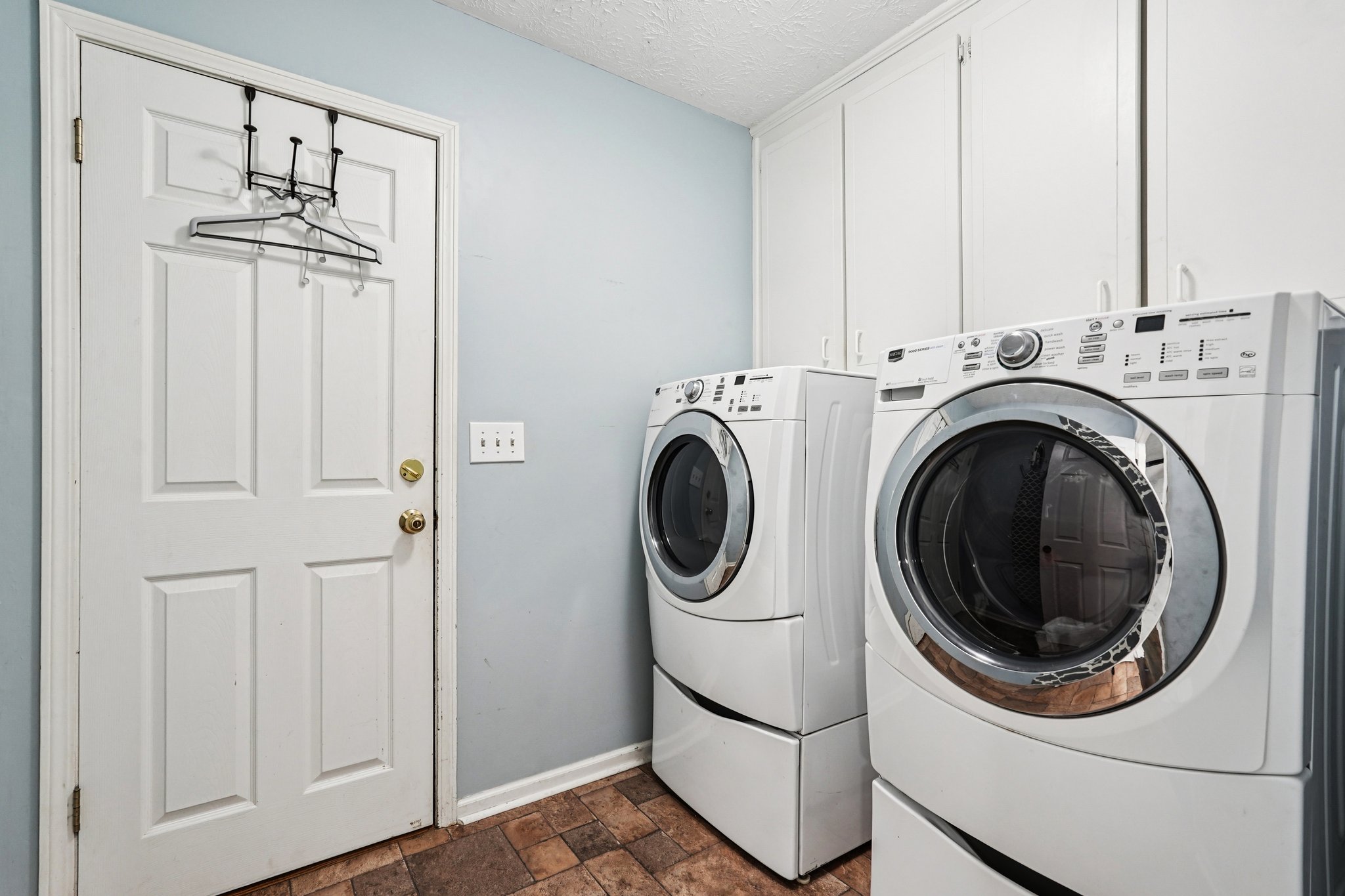 Hidden Hills Dr-S0511-036.jpg