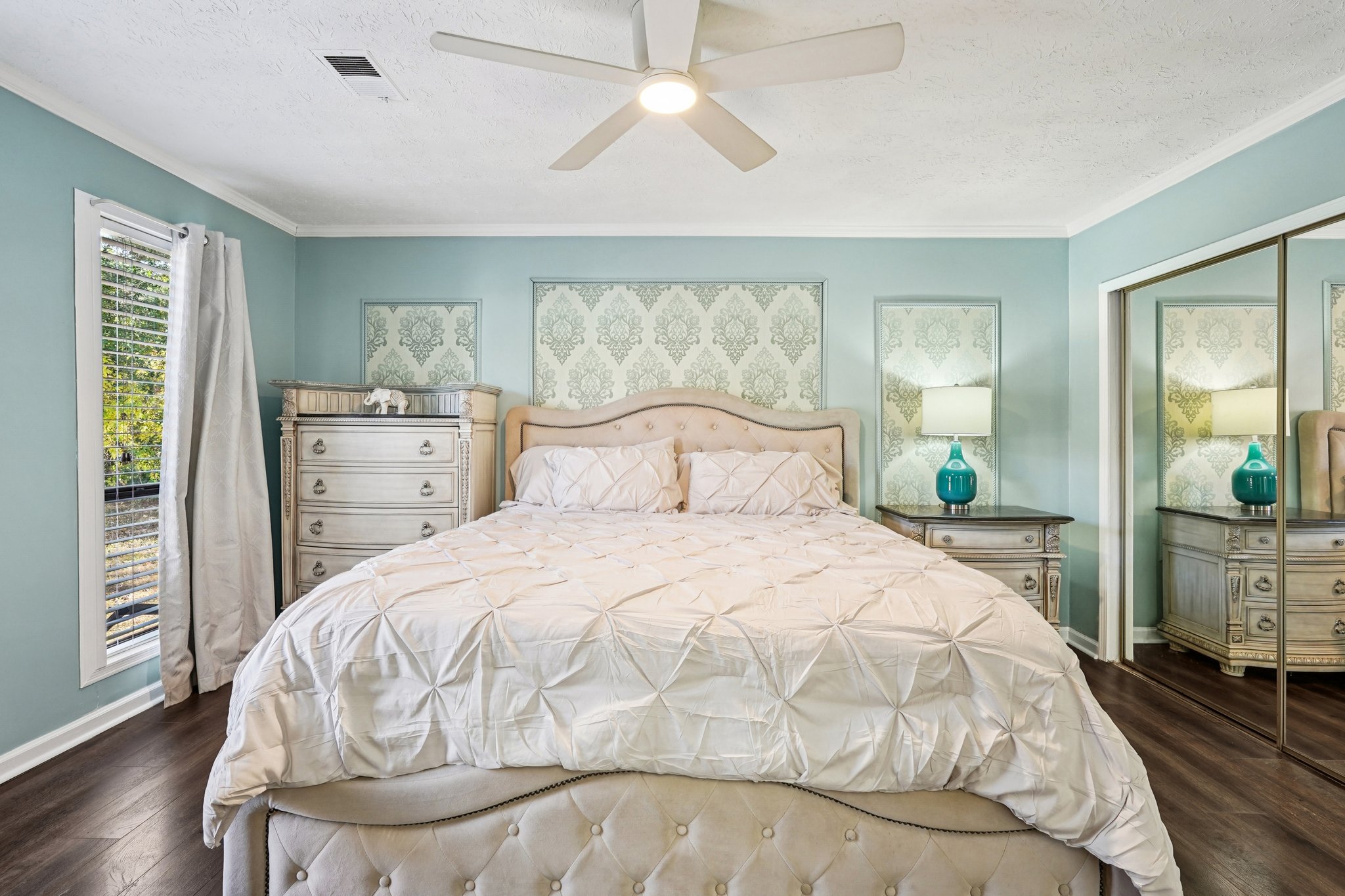 Hidden Hills Dr-S0511-041.jpg