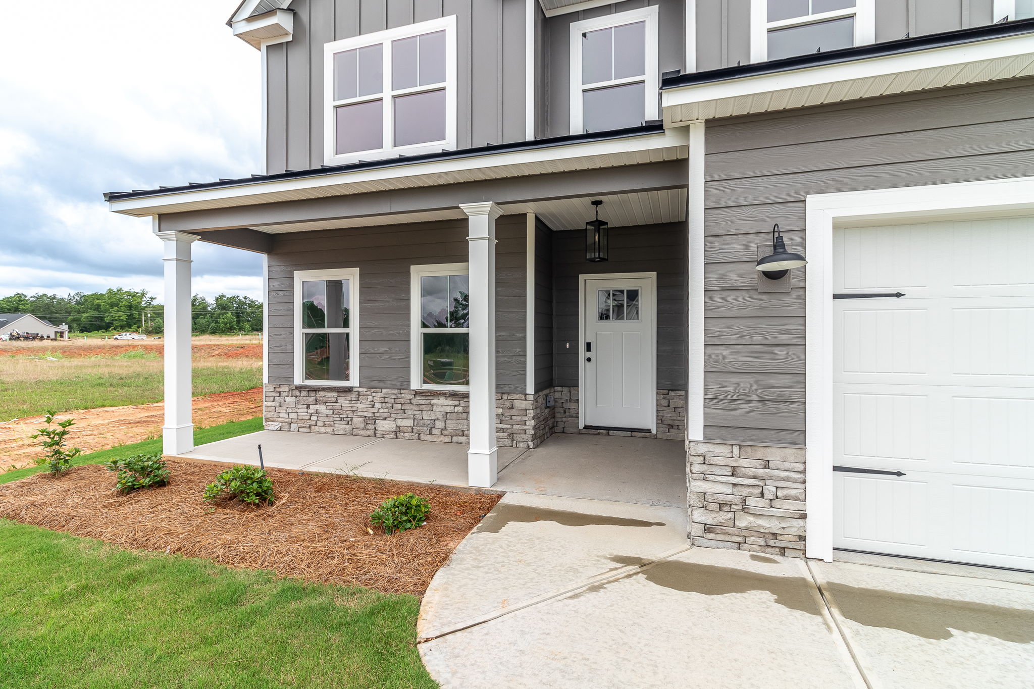 Front Porch/Entrance