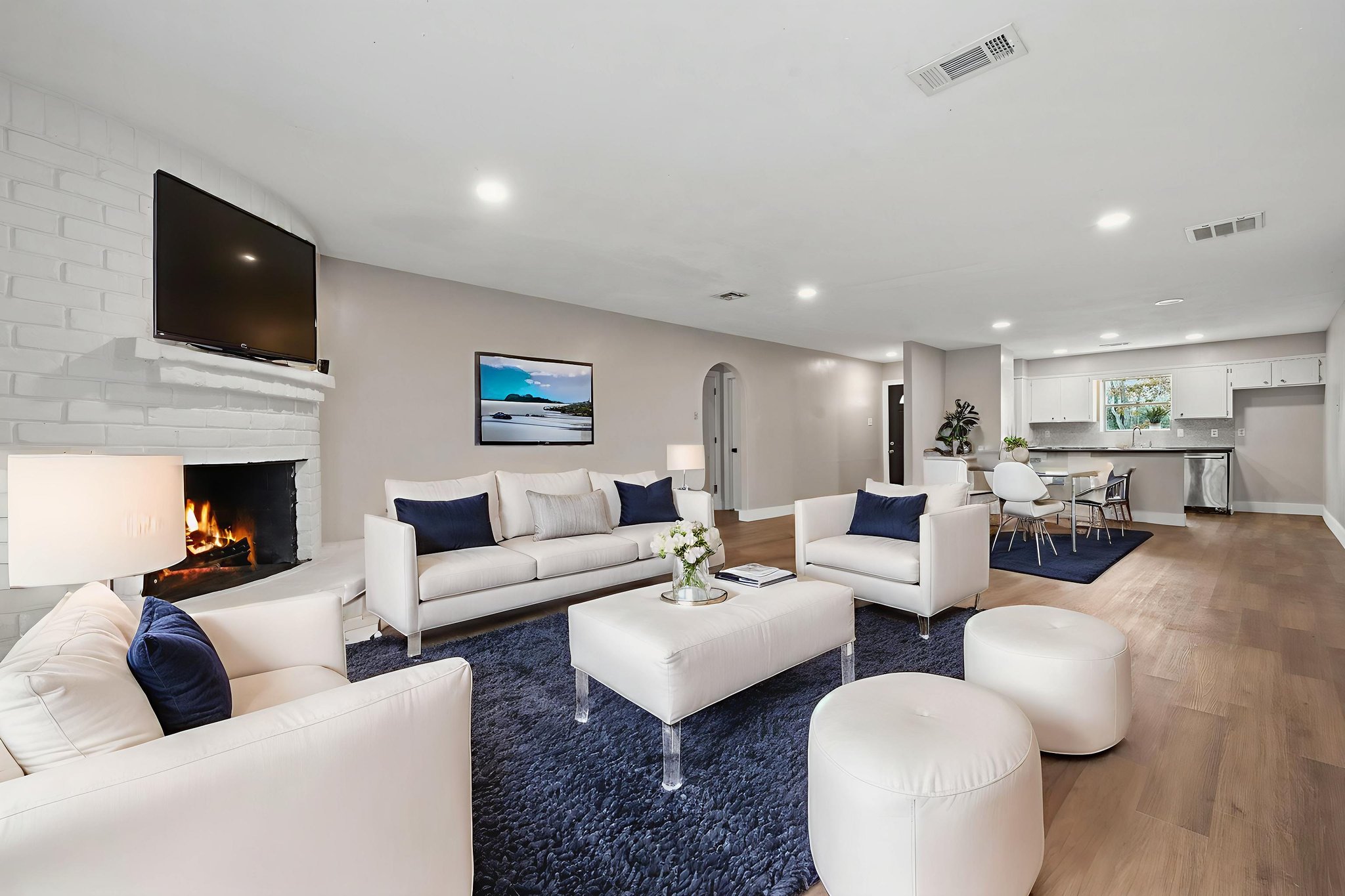 DSC_3369 virtually staged.jpeg