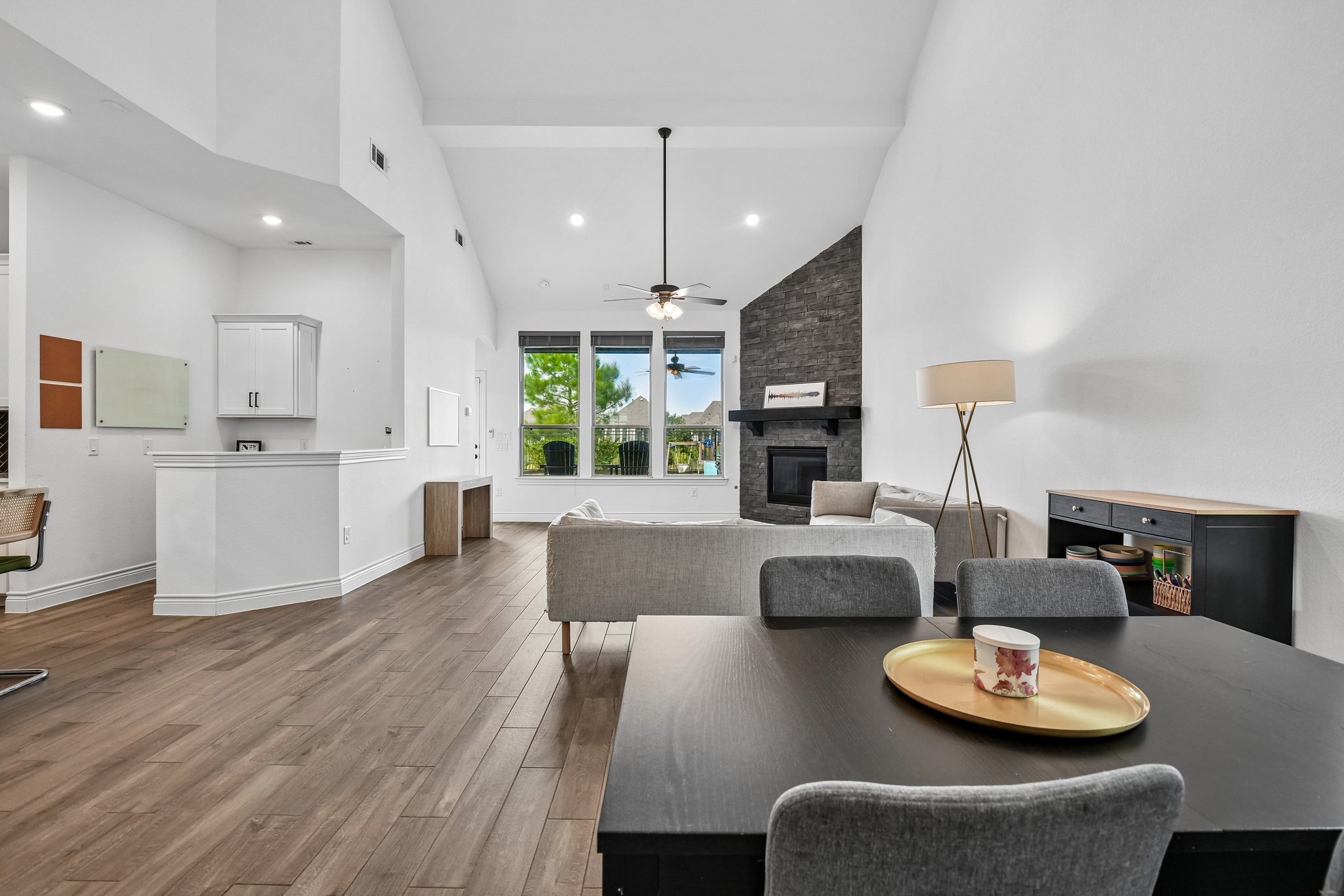 Hawthorn Breeze Way-S1710-010.jpg