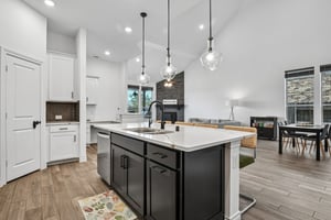 Hawthorn Breeze Way-S1710-017.jpg