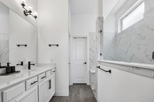 Hawthorn Breeze Way-S1710-026.jpg