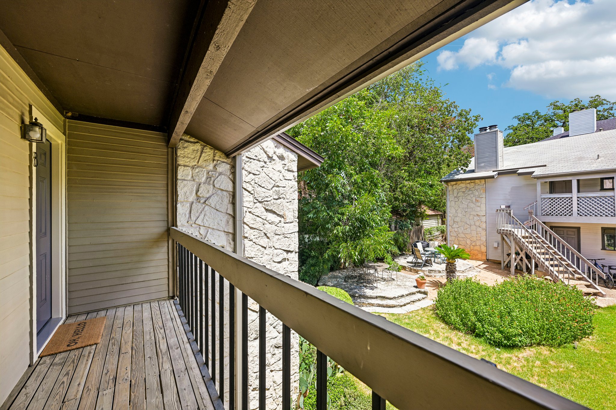Enfield Rd unit 8-S1208-002.jpg
