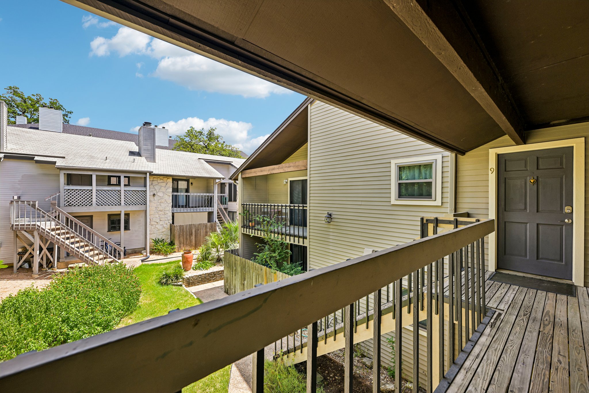Enfield Rd unit 8-S1208-003.jpg