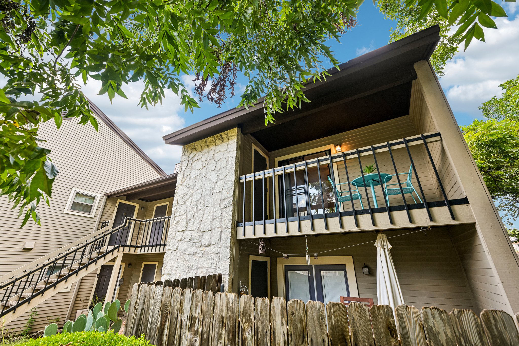 Enfield Rd unit 8-S1208-004.jpg