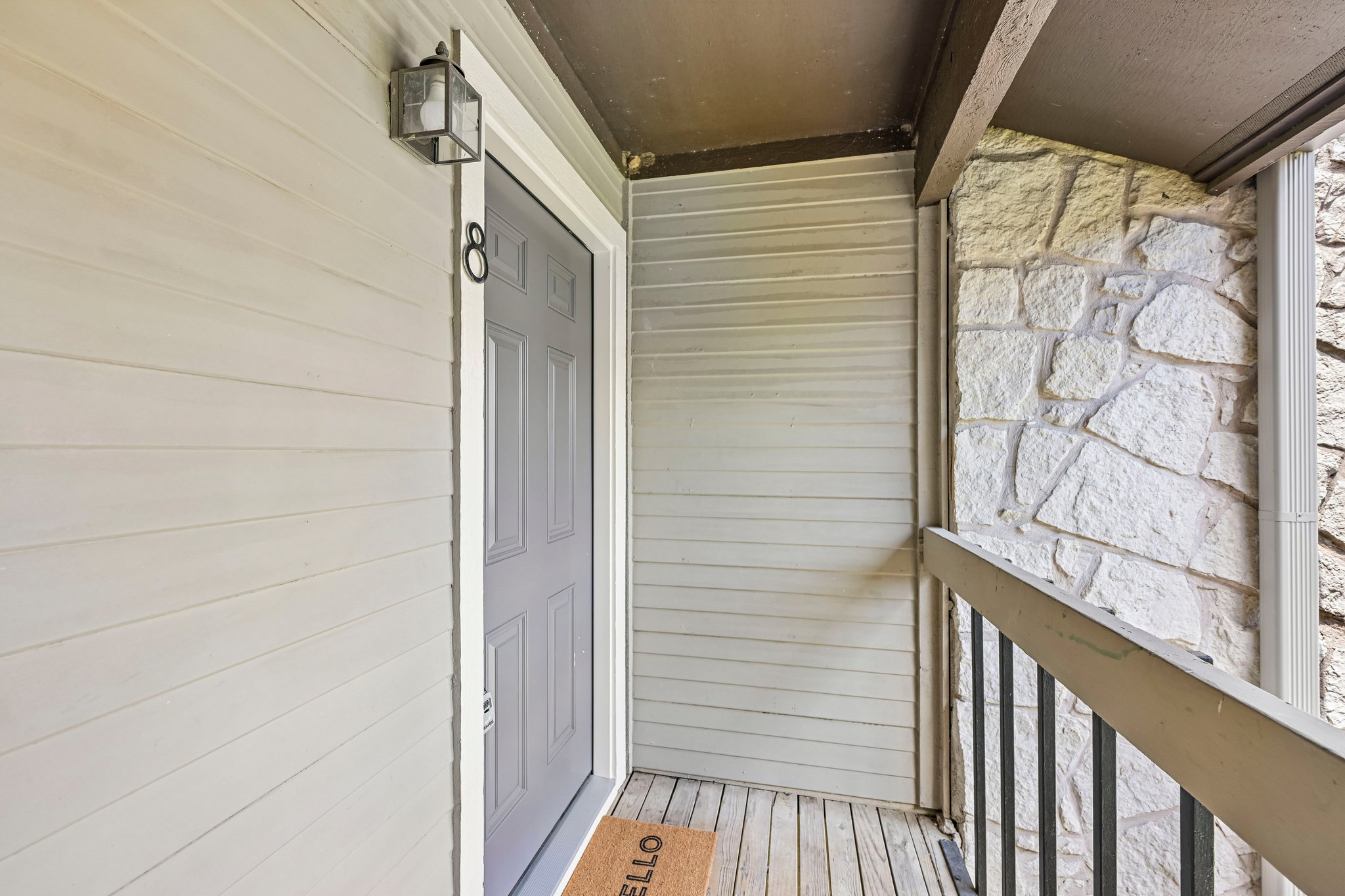 Enfield Rd unit 8-S1208-007.jpg