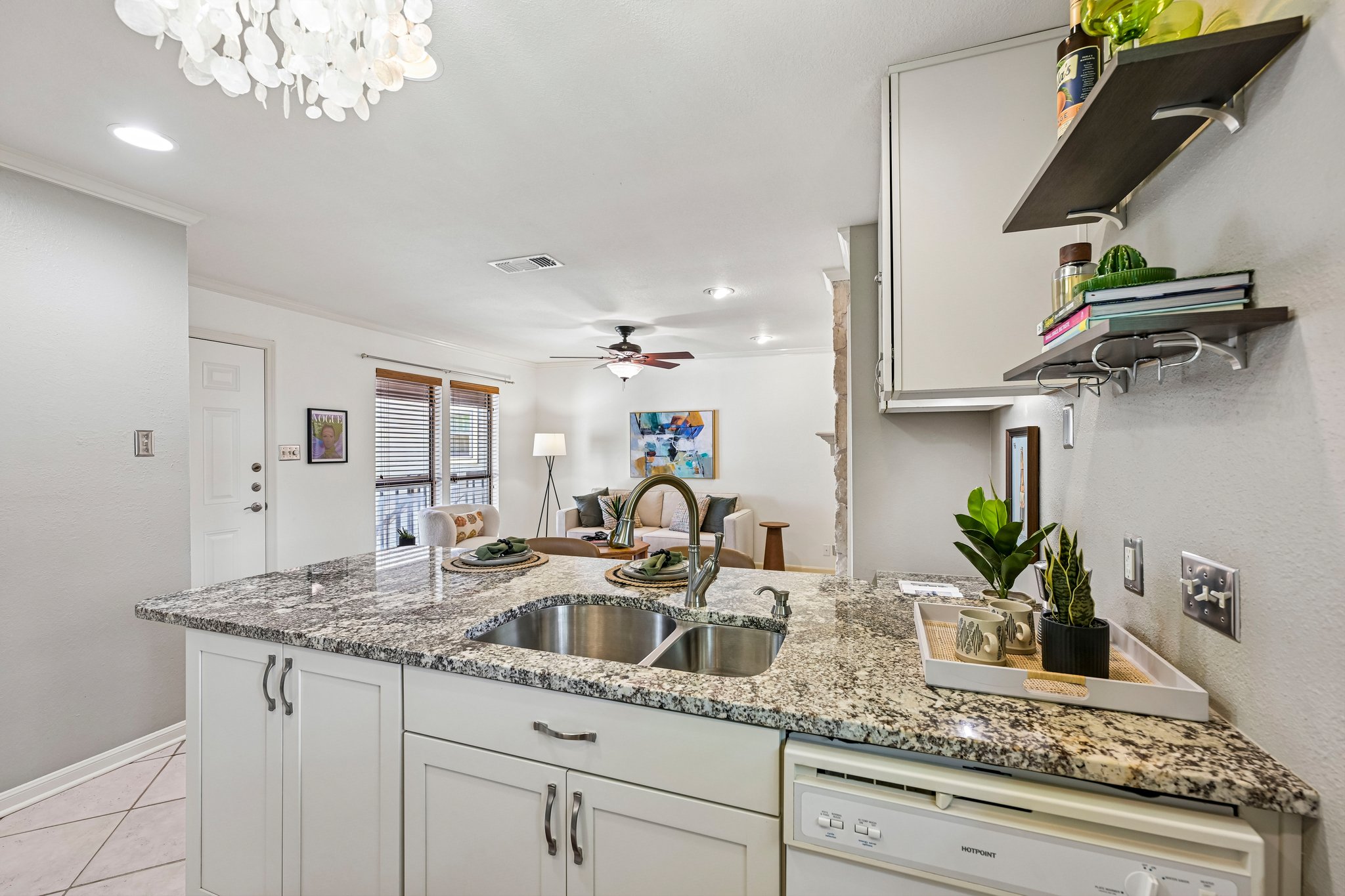 Enfield Rd unit 8-S1208-018.jpg