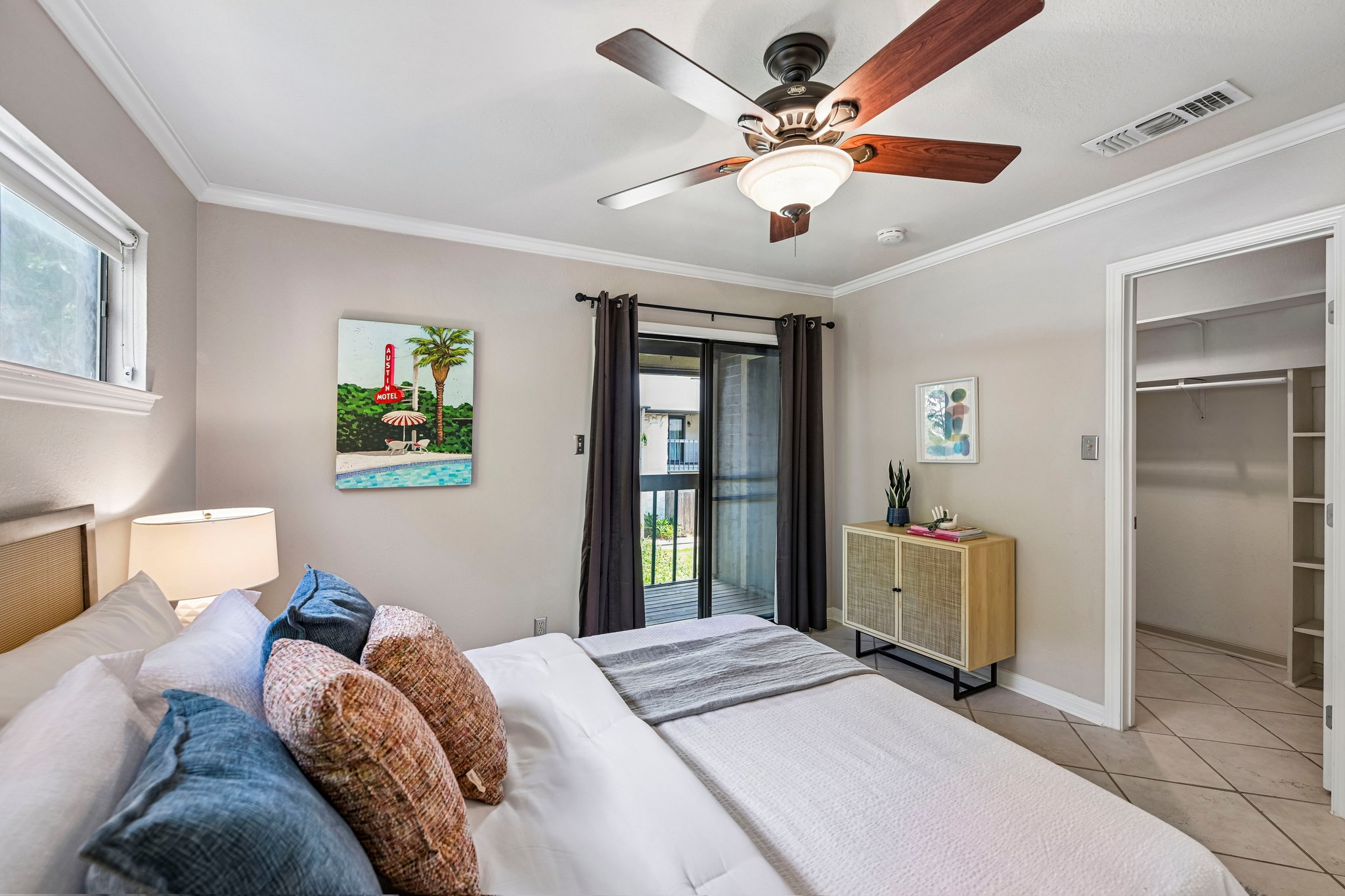 Enfield Rd unit 8-S1208-022.jpg